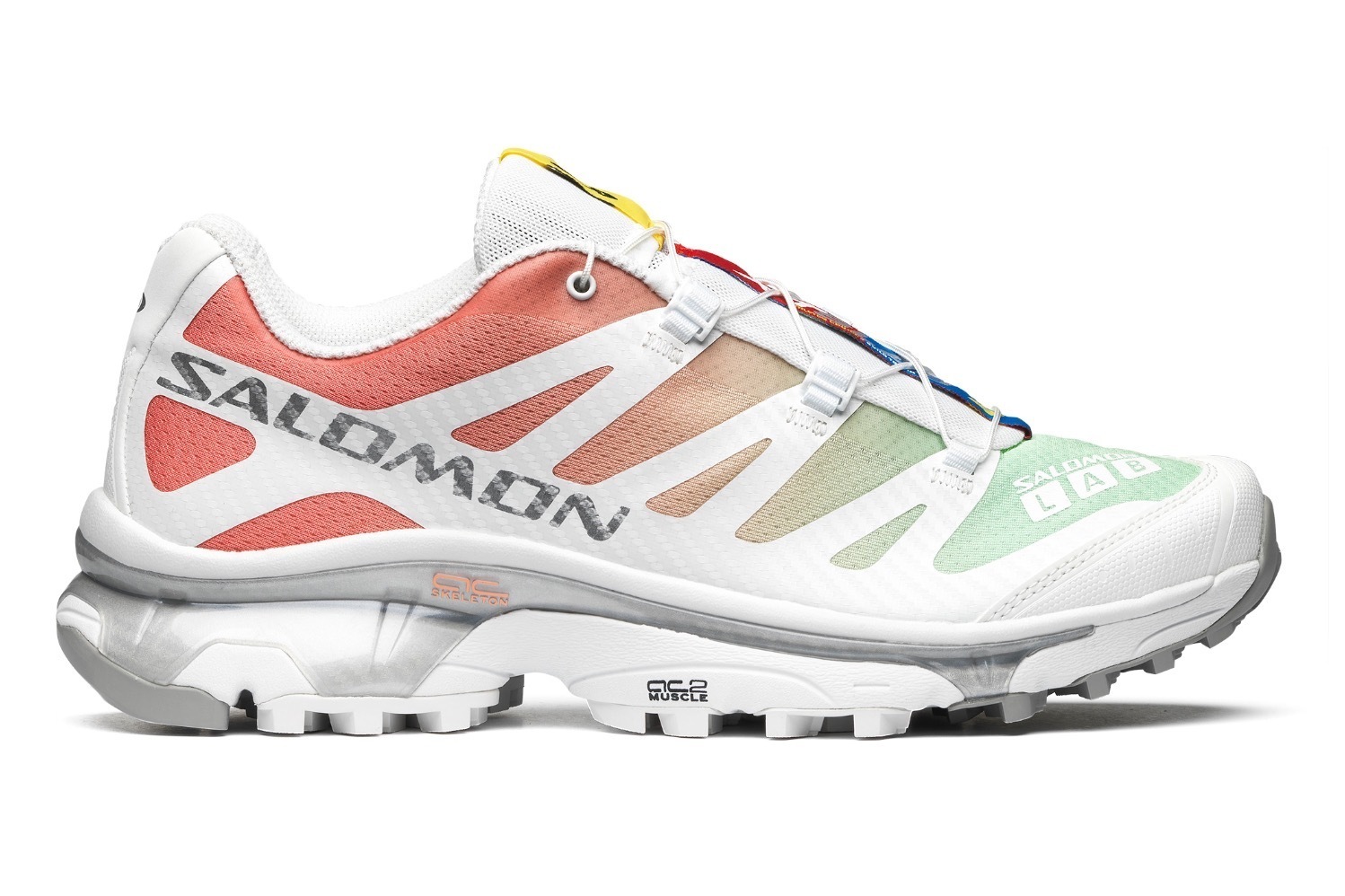 サロモン“グラデカラー”の「XT-4 OG」シューズ、ルミネ新宿の期間限定ストアで