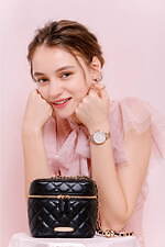 オリビア・バートンの23年クリスマス、“クリスタル煌めく”腕時計＆バニティバッグが限定セットに｜写真36