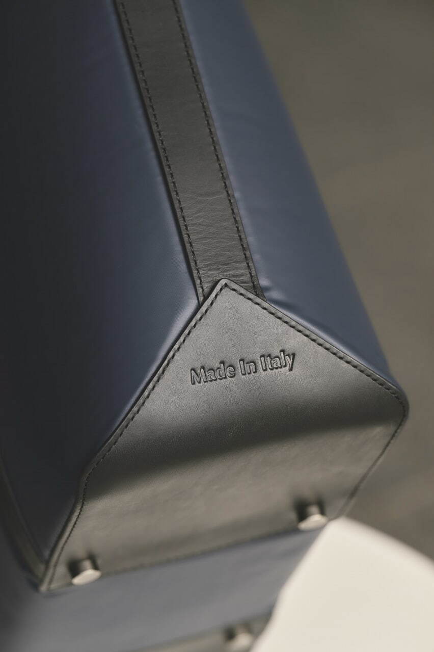 ブルックス ブラザーズ×ハンティング・ワールドのバッグ、“ブレザー着想”ネイビーの機能性素材で｜写真11