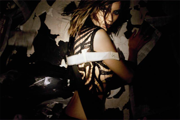 アレキサンダー ワンが2010AWコレクションから初のフィルムストーリーを発表