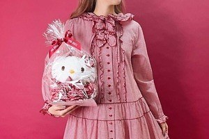 ピンクハウス、ハローキティとのコラボワンピース＆ローズ柄シューズなど表参道店オープン記念で