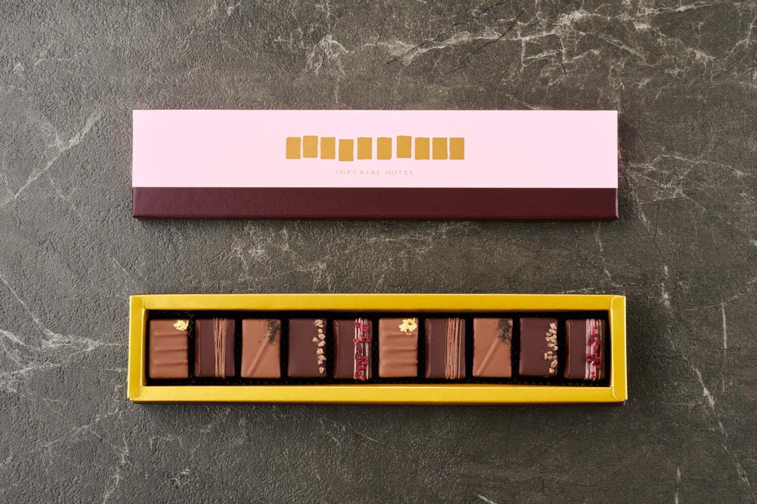帝国ホテル 大阪の24年バレンタイン、濃厚テリーヌショコラや「ボンボンショコラ」のフランボワーズなど
