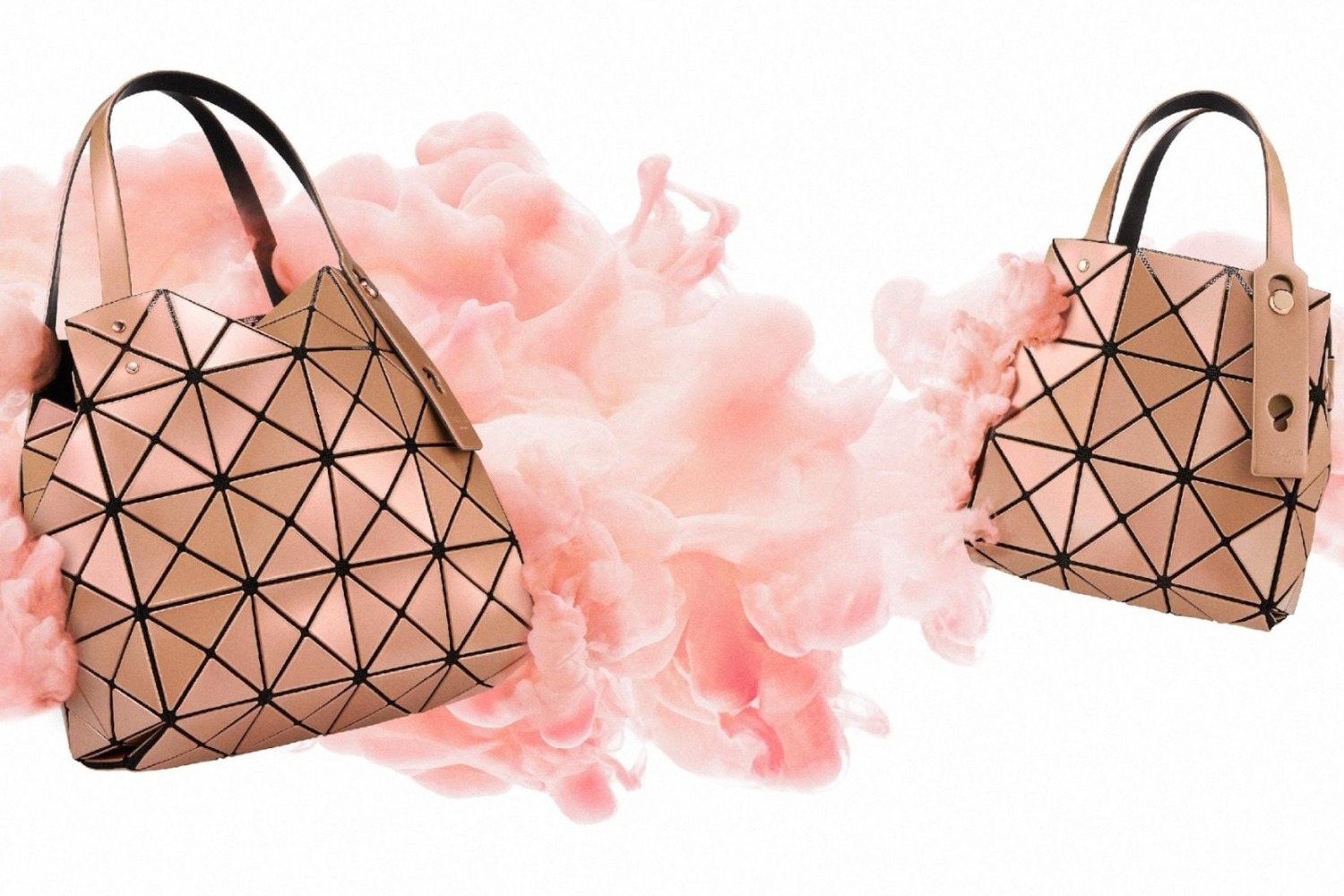 BAO BAO ISSEY MIYAKE新作バッグ、新色深みレッドやリフレクター