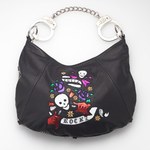 美品 cuffz カフス 手錠 バッグ チェーン 変形 ショルダーバッグ バッグ 手錠バッグが人気の「カフス(CUFFZ)」- 世界第1号店が六本木