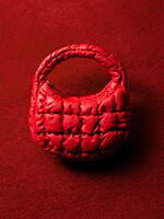 COSのクリスマスギフト、ボリューミーなチェック柄マフラー＆“ふわふわ”キルトバッグなど｜写真32