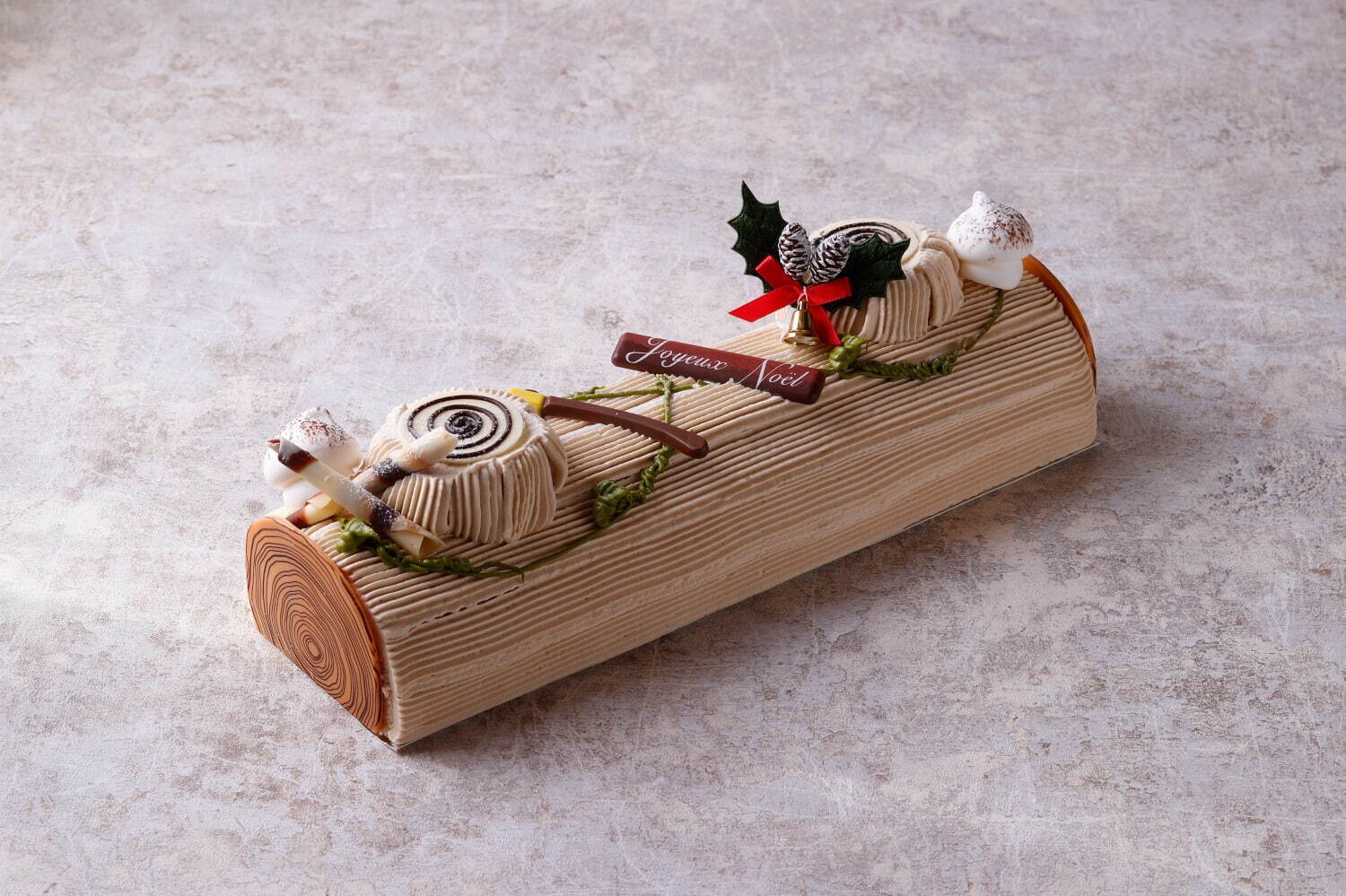 「ブッシュ・ド・ノエル」
大：縦約9cm×横約28ｃｍ×高さ約8cm 5,400円、小：縦約9cm×横約16cm×高さ約8cm 3,240円