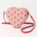 Q-pot.“苺の板チョコ風”新作バッグ＆ウォレット、パールを並べたハート型バッグなど｜写真9