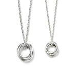 ガルニの23年クリスマスペアジュエリー、“幸運の象徴”馬蹄や2連リングモチーフのシルバーネックレス｜写真1