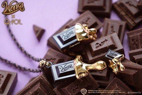 Q-pot.×『ウォンカとチョコレート工場のはじまり』“とろ～りとろける”魔法のチョコ型ネックレス