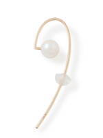 ヒロタカ×スタイリング/の23年クリスマスジュエリー、パール＆ブラックオニキスが目を引くピアスなど｜写真11