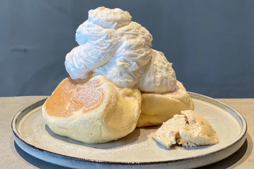 カフェ「エスプレッソディーワークス」北海道に初出店、水分量“100”の生食パンやスフレパンケーキ