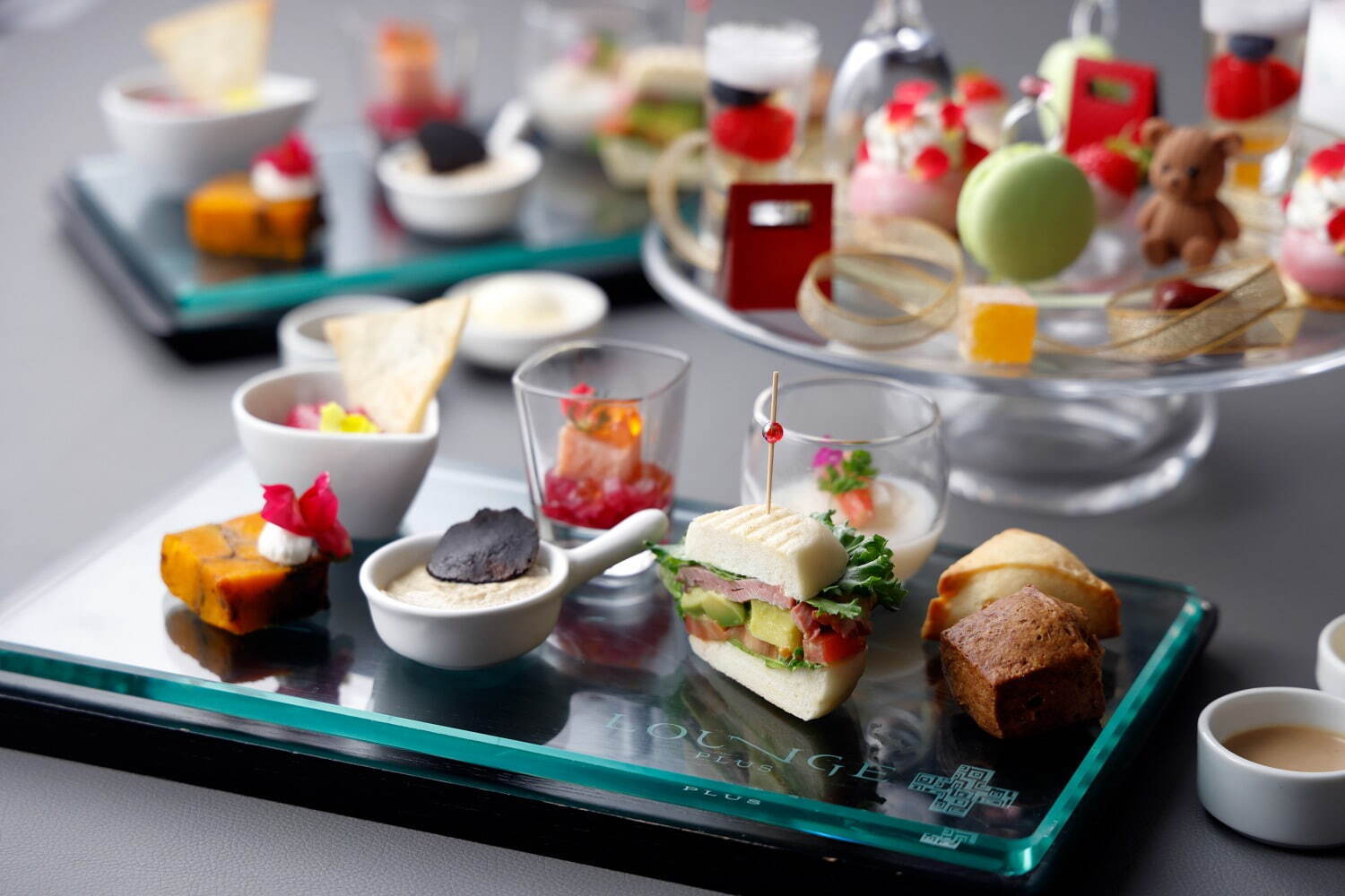 「アフタヌーンティー Cadeaux des Petit Desserts ～小さなお菓子の贈り物～」6,000円