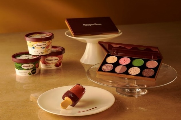 「ハーゲンダッツ」がコスメに！“アイスバー型”リップグロス＆人気フレーバーの限定フェイスパレット