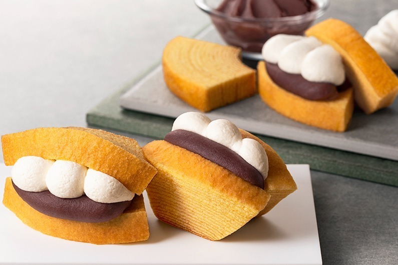 バームクーヘン｜ねんりん家の新作「バームクーヘン あん生サンド」厨房で生クリーム＆“しっとり”こしあんをサンド