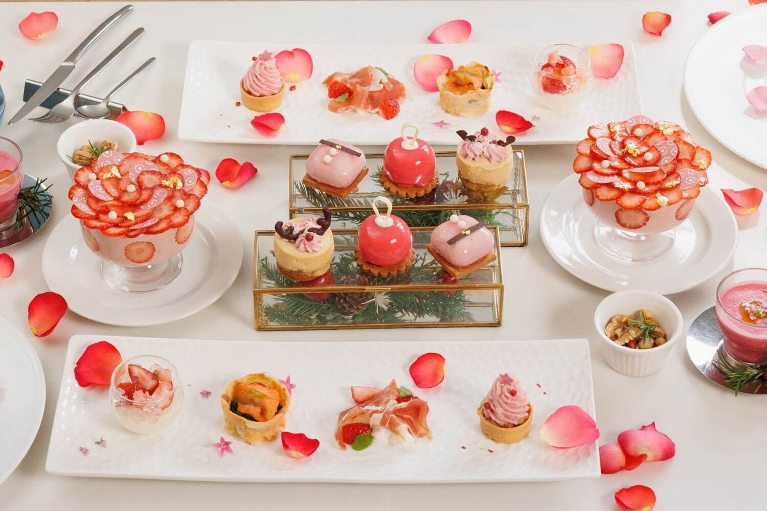 サロン ベイクアンドティー、ピンク一色のクリスマス限定アフタヌーンティー