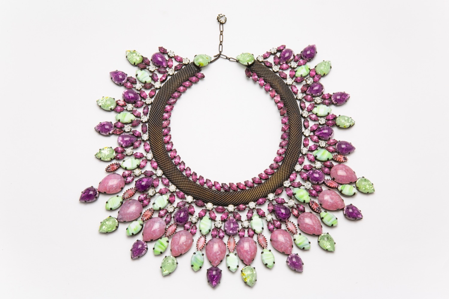 特別展｜コスチュームジュエリーの展覧会が京都文化博物館で - シャネルやディオールなど約450点が一堂に