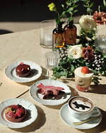 カフェ キツネ冬の新メニュー、黒ゴマ×チョコレートのラテやアールグレイ香る“キツネ型”ケーキなど｜写真2