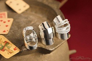 イー・エム“作品集”着想のカスタマイズ可能なオーダーメイドジュエリー、中世の鎧風シルバーリングも | イー・エム