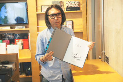  マーク ジェイコブスの本屋「BOOKMARC」、藤原ヒロシ初のサイン入りモノグラフ限定発売