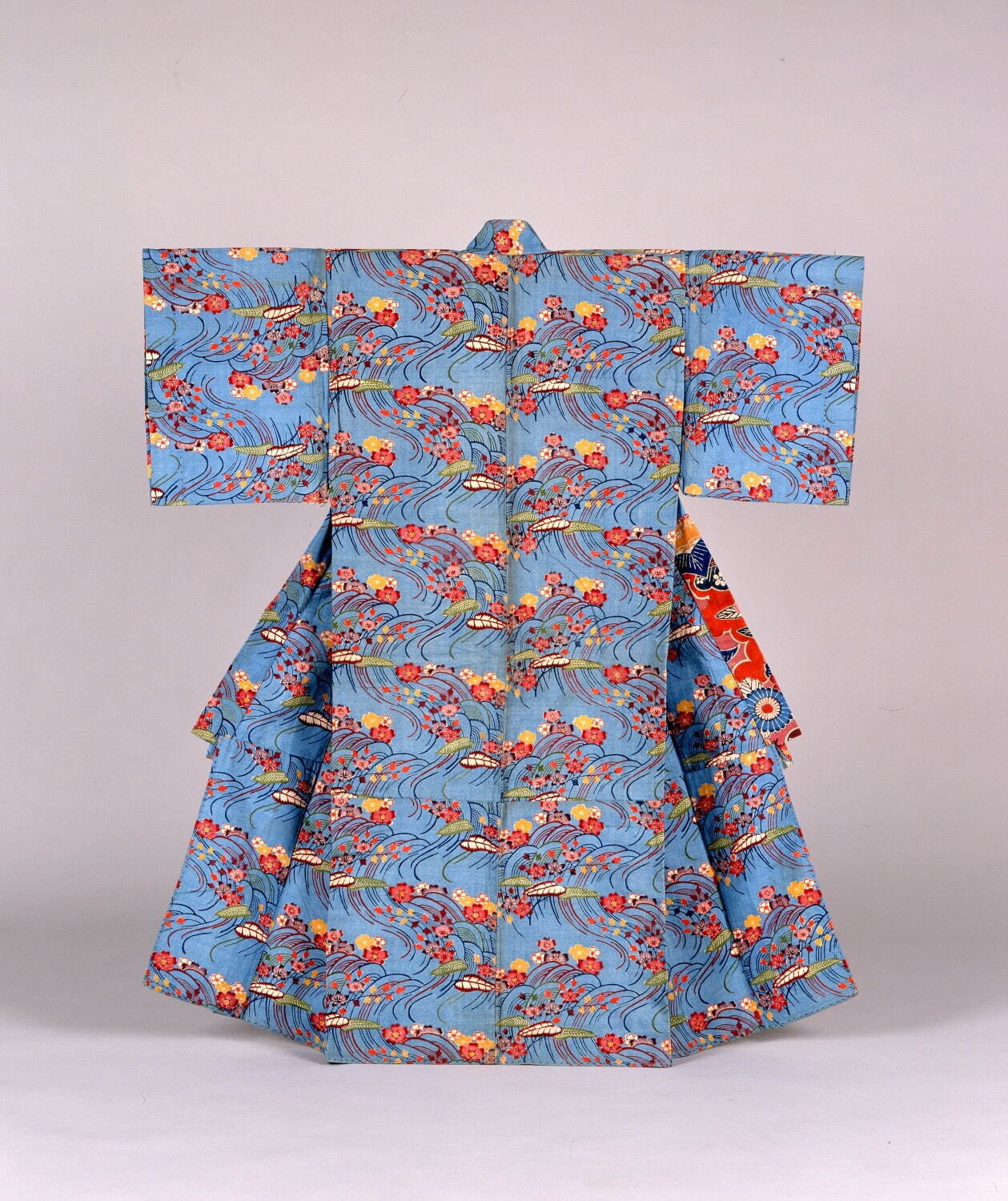 流水に桜河骨文紅型着物 沖縄 19-20世紀前半 静岡市立芹沢銈介美術館蔵 ［出品予定］