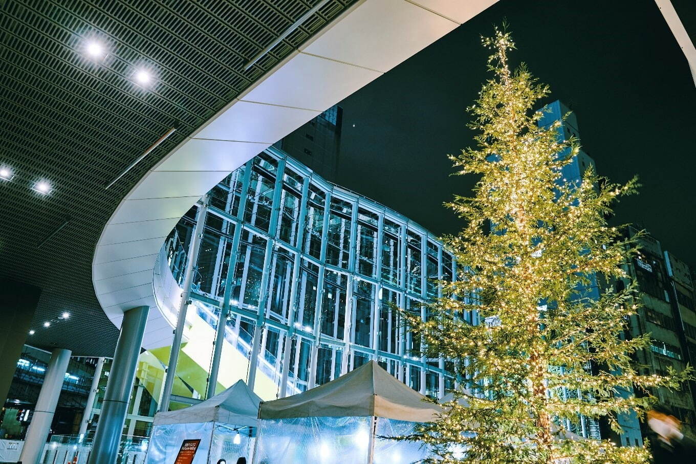 渋谷ストリームのクリスマス、巨大リボン＆光のイルミネーションやキッチンカーが集うマーケット｜写真11