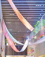 渋谷ストリームのクリスマス、巨大リボン＆光のイルミネーションやキッチンカーが集うマーケット｜写真5