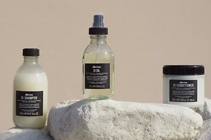 イタリア発ヘアケアブランド・ダヴィネスが麻布台ヒルズに、人気ヘアオイル「オイ オイル」入り限定キット