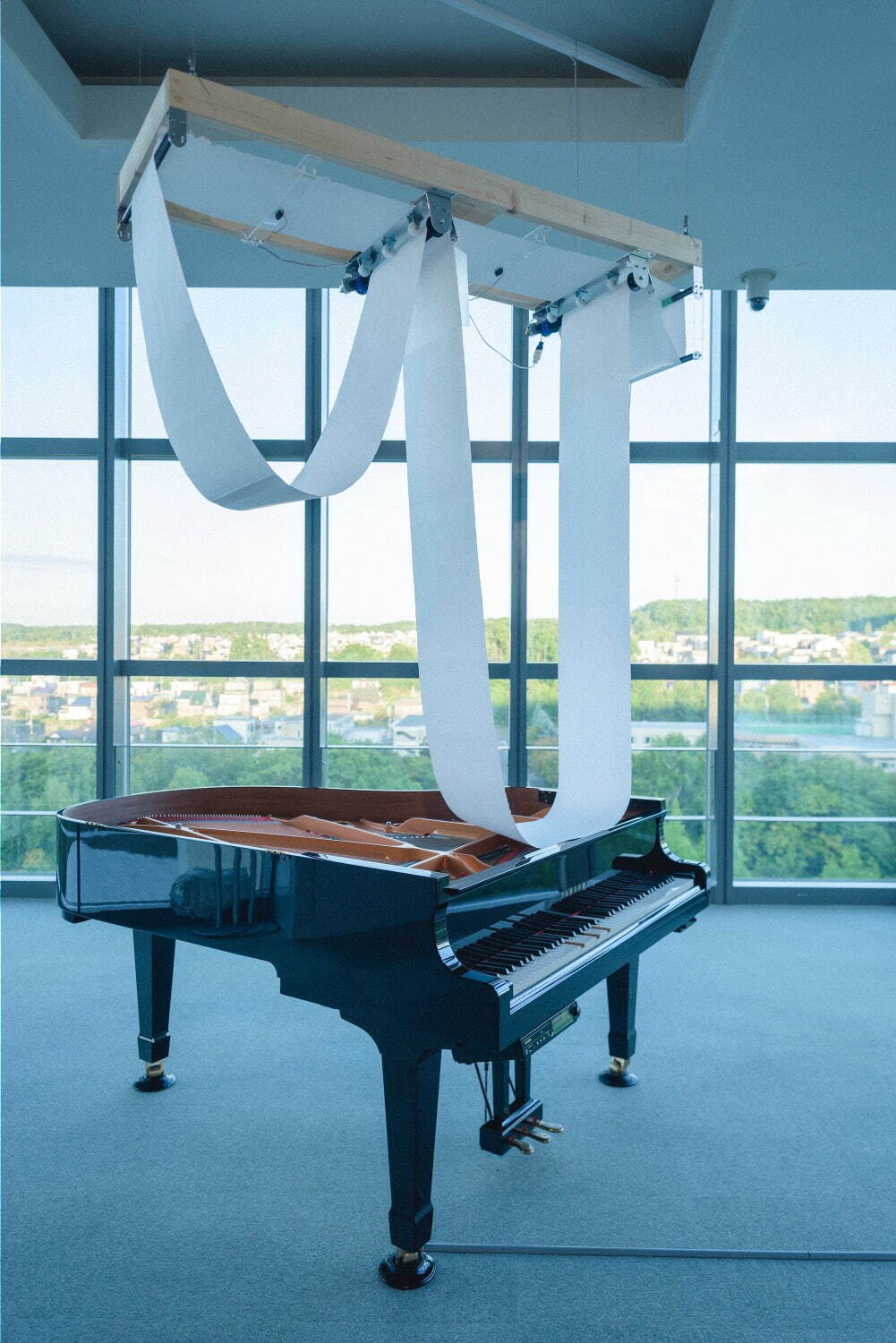 毛利悠子 《そよぎ またはエコー》(部分) 2017年
「札幌国際芸術祭2017」展示風景 写真：佐々木育弥