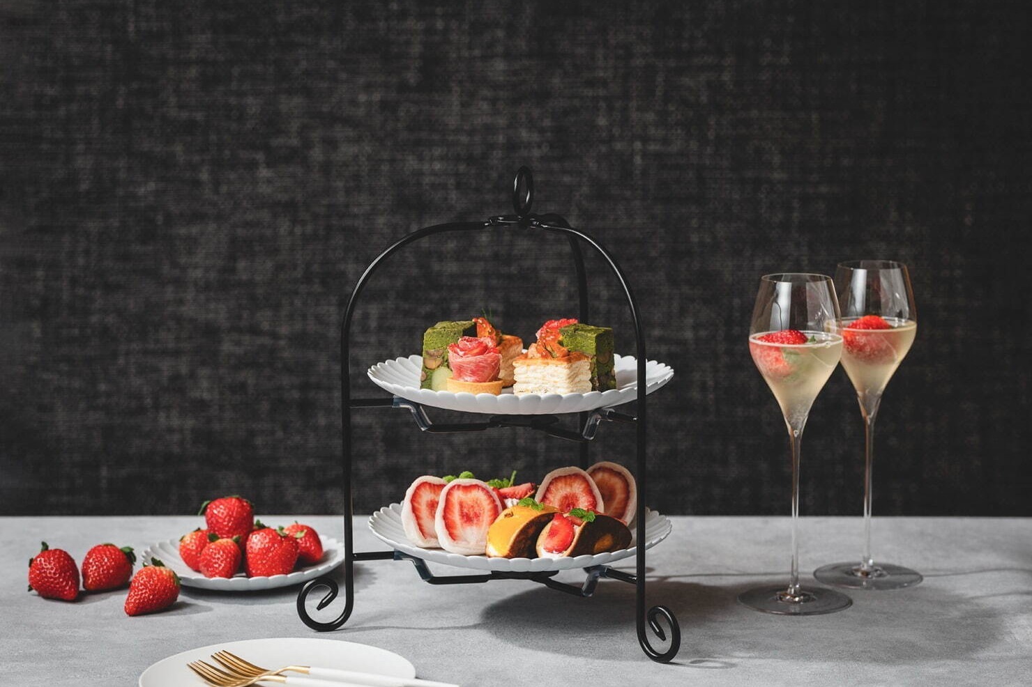 フルーツ大福の弁才天が銀座に「ベンザイテン カフェ」苺の和風アフタヌーンティーやどら焼きなど