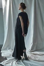 レギュレーション ヨウジヤマモト 2024年春夏コレクション、舞い踊る時の軽やかな躍動｜写真4