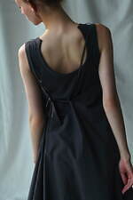 レギュレーション ヨウジヤマモト 2024年春夏コレクション、舞い踊る時の軽やかな躍動｜写真11