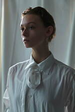 レギュレーション ヨウジヤマモト 2024年春夏コレクション、舞い踊る時の軽やかな躍動｜写真22