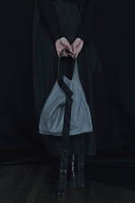 ディスコード ヨウジヤマモト“冬カラー”新作、シルバーの3WAYバッグやターコイズの3つ折り財布｜写真17