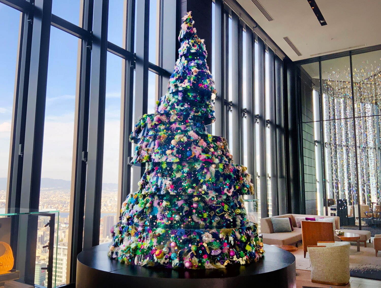コンラッド大阪のクリスマススイーツビュッフェ、アート着想の蝶チョコやフラワー型ブリュレタルトなど｜写真17