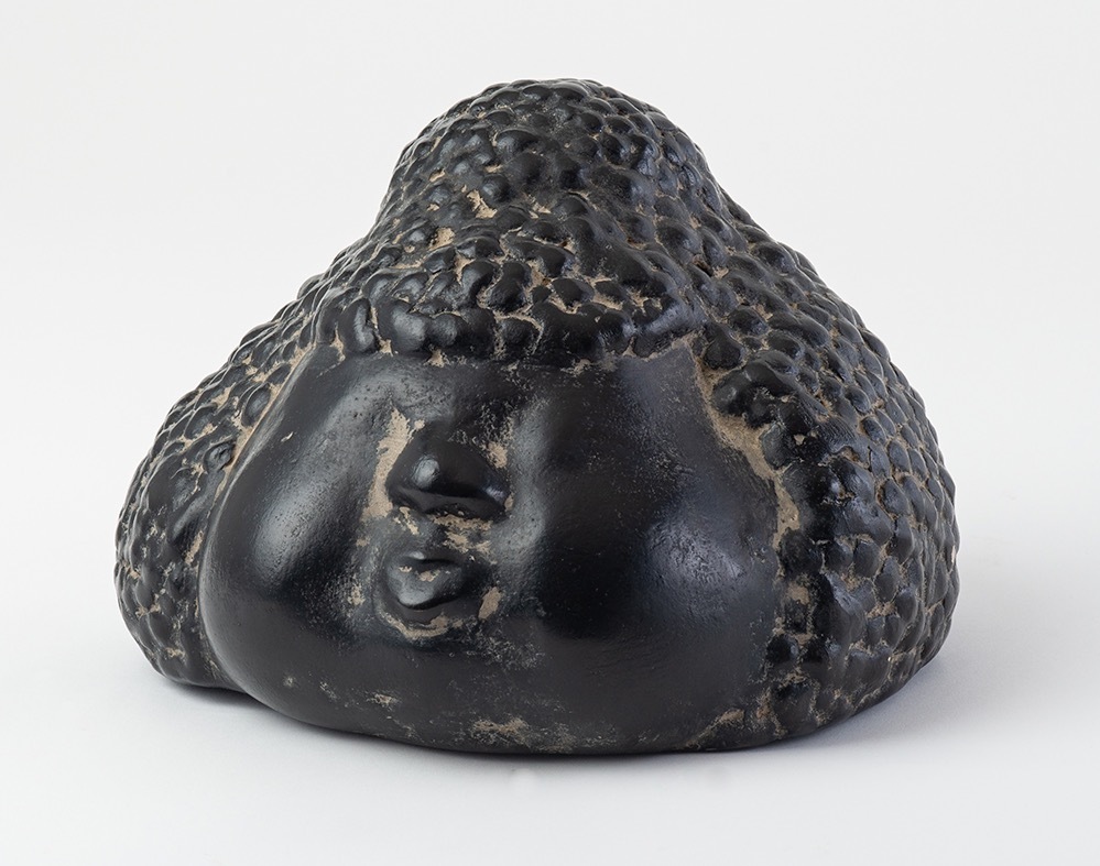 三輪途道 《泥団子仏女》 2021年 作家蔵
photo: Ryoichi Suzuki