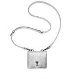 アミのクリスマス“ハート”ロゴのセーターやマフラー、シルバーのダウンジャケットも｜写真15