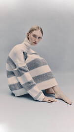 アミのクリスマス“ハート”ロゴのセーターやマフラー、シルバーのダウンジャケットも｜写真21