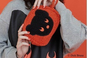 フラボア×ディック・ブルーナ「ブラック・ベア」コラボウェア、赤い目をしたクマのポーチも