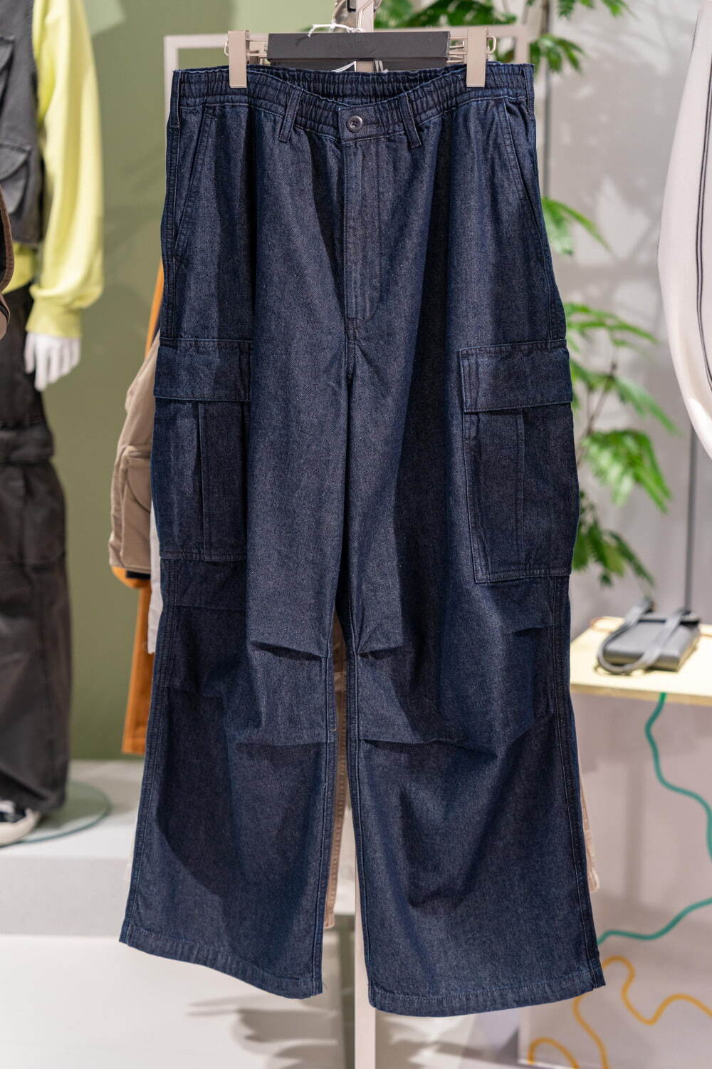 デニムスーパーワイドカーゴパンツ 2,990円