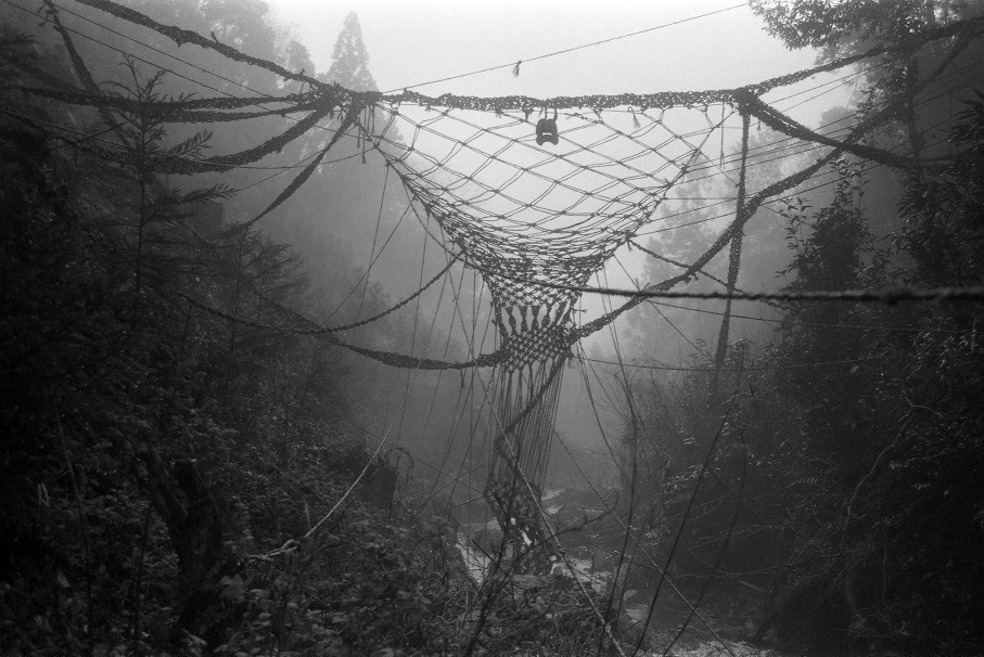 山本裕司 《氏神の祠》 1988-89年 旧引佐郡引佐町渋川