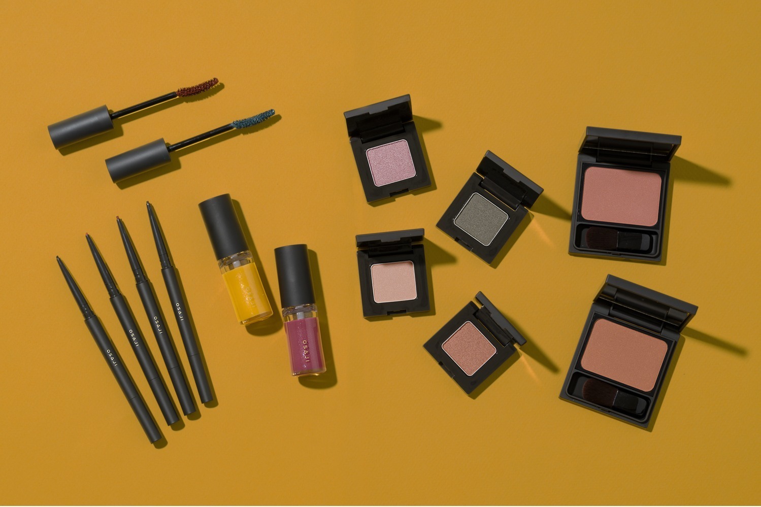 オサジ24年春コスメ、ニュアンスカラーの新アイライナーや“カラーパール入り”ツヤリップの新色など