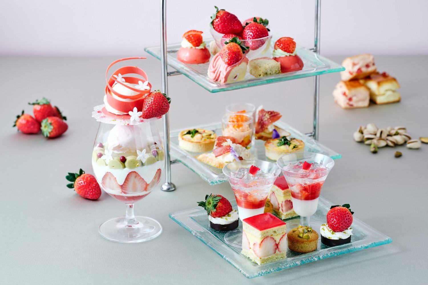 パルフェ｜“苺×ピスタチオ”が主役のアフタヌーンティー、ヨコハマ グランド インターコンチネンタル ホテルで