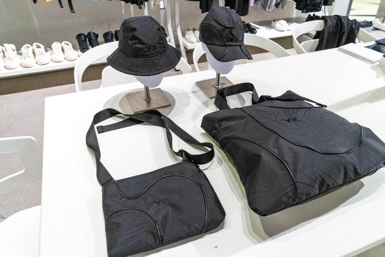 Y-3 24年春夏新作ウェア 、“等高線”のような曲線デザインを配したアウター＆パンツなど｜写真7