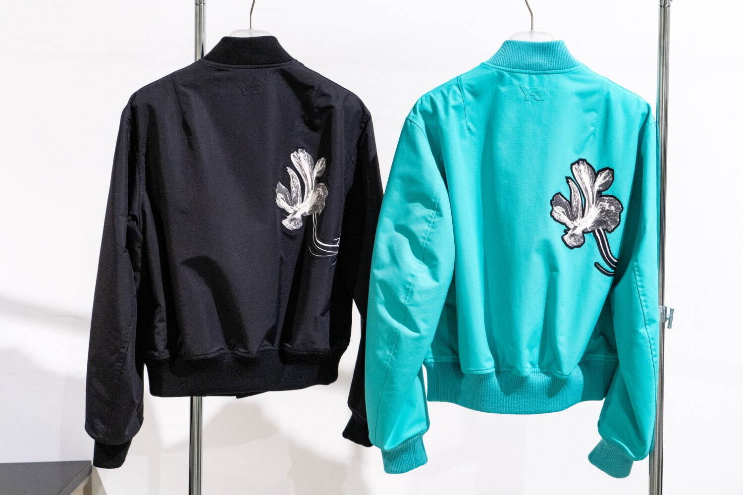 Y-3の24年春夏新作ウェア、“押し花”着想のジャケットやジャージ Y-3の24年春夏新作ウェア、“押し花”着想のジャケットやジャージ