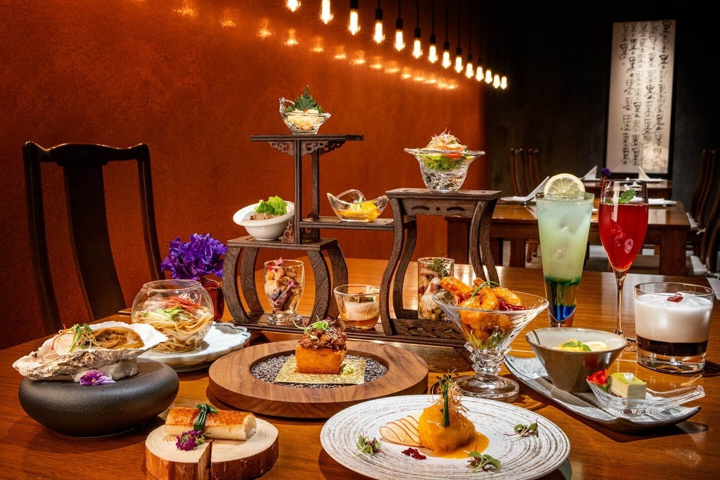 中華｜ヒルトン東京“まるでアフタヌーンティー”な中華ディナー、北京ダックやよだれ鶏＆中国茶着想モクテル