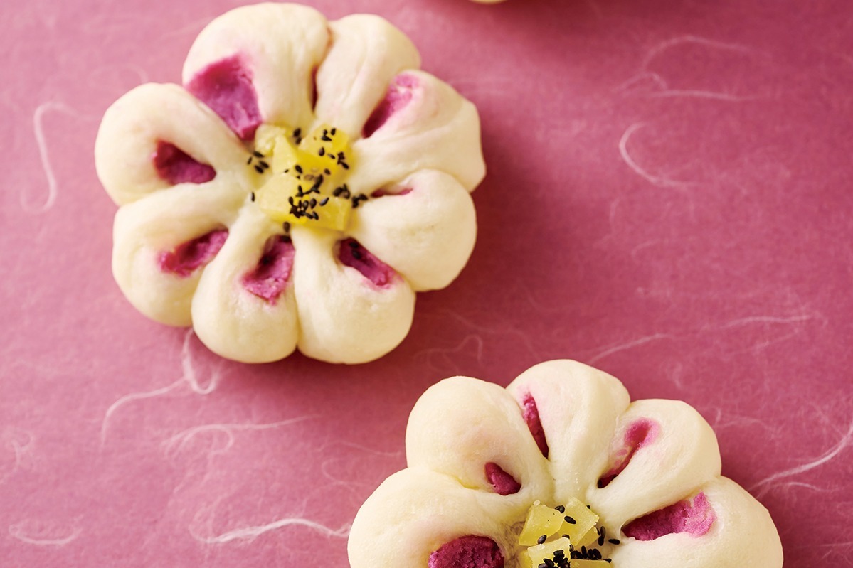 ホテルオークラ京都「紫式部」着想の限定メニュー、“花型”もっちりさつま芋パン＆ピンク色カクテル