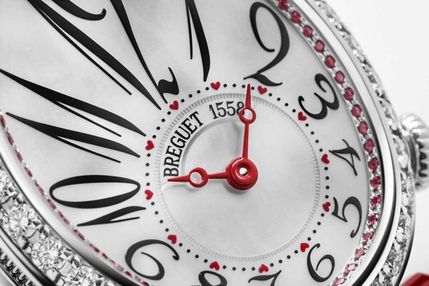 ブレゲ「クイーン・オブ・ネイプルズ」バレンタインデー腕時計、煌めく