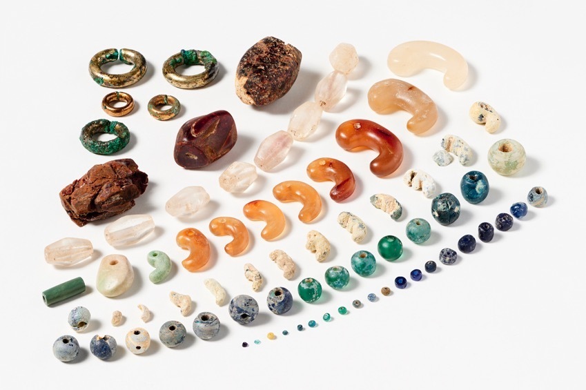 企画展示「歴博色尽くし」佐倉・国立歴史民俗博物館で - “色”に着目、装身具・染織・浮世絵などを紹介