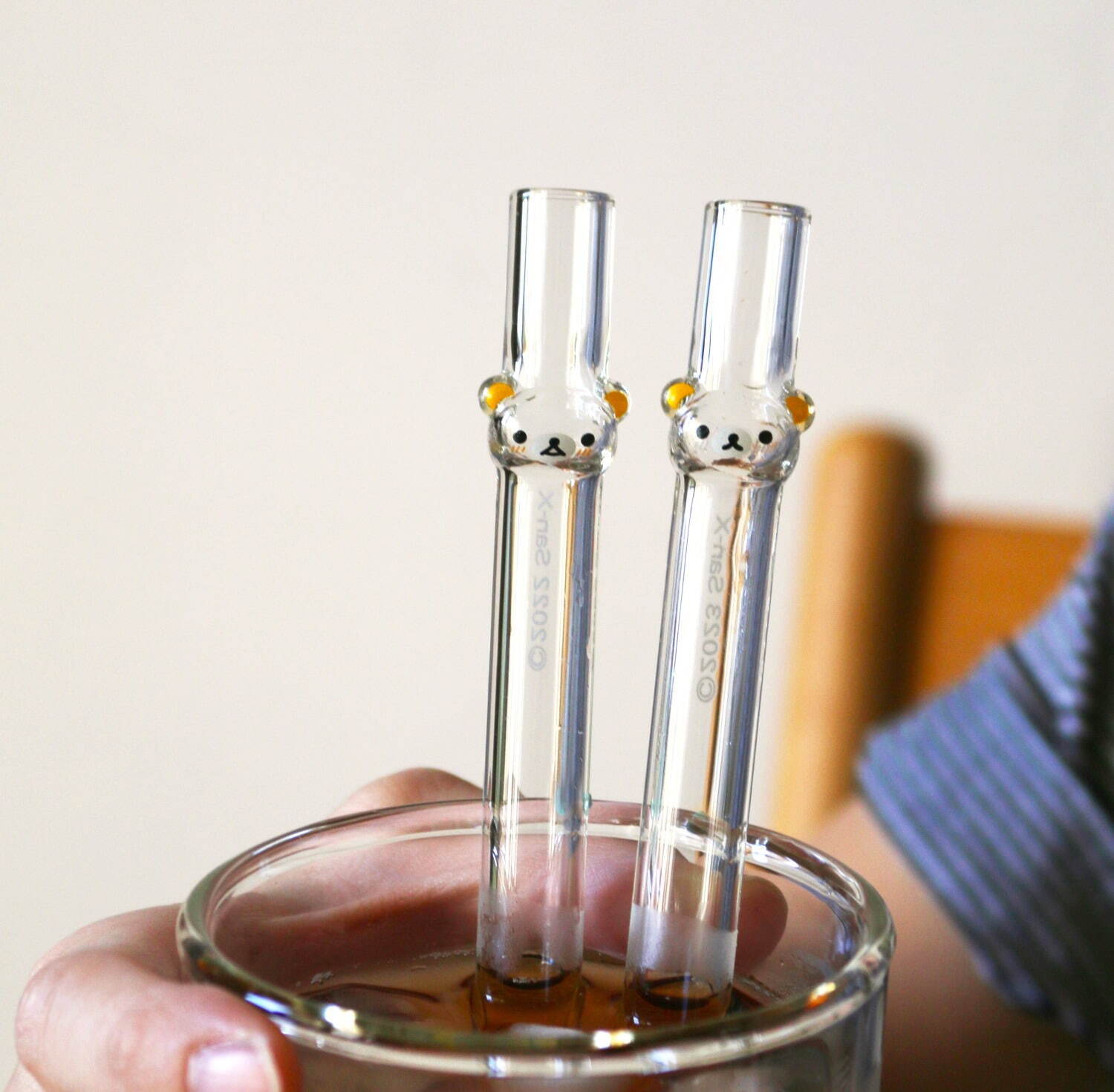 ドリンクを飲むと“赤いほっぺ”の「リラックマ」が現れるガラスストロー、グッドグラスより|写真5