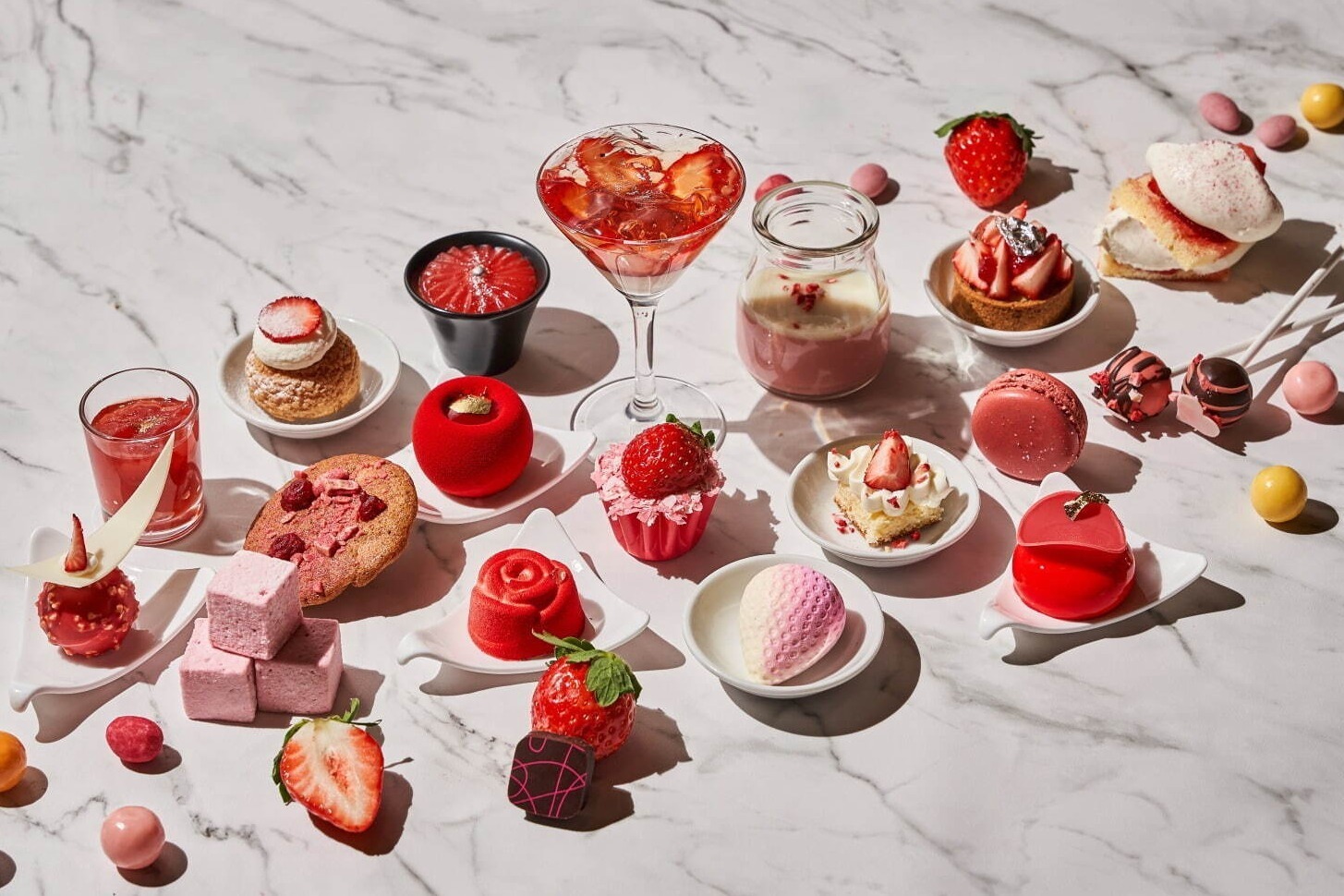 デザートビュッフェ｜ザ・リッツ・カールトン大阪のストロベリーブッフェ、フレッシュ苺の食べ比べ＆出来立てショートケーキなど
